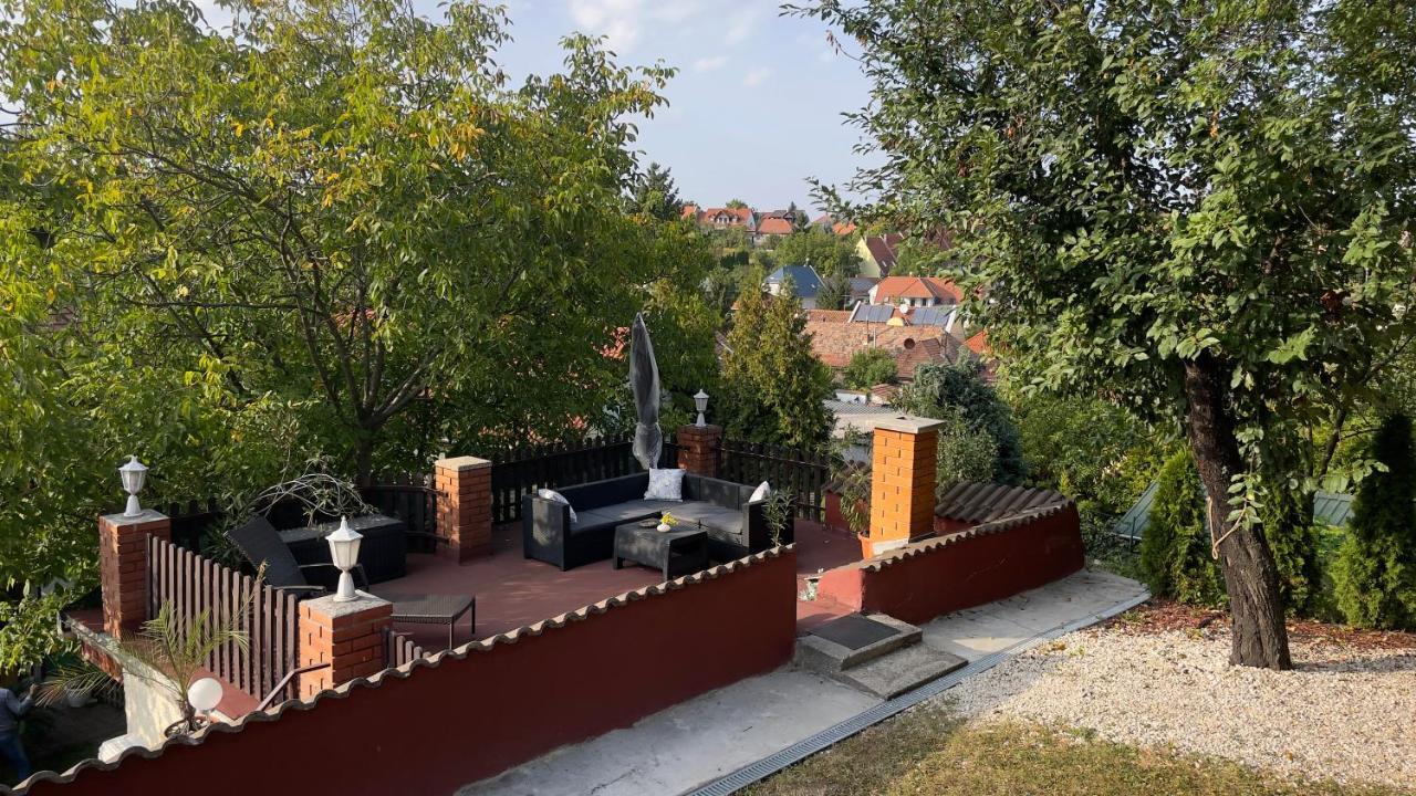 Kishaz Apartman Eger Extérieur photo