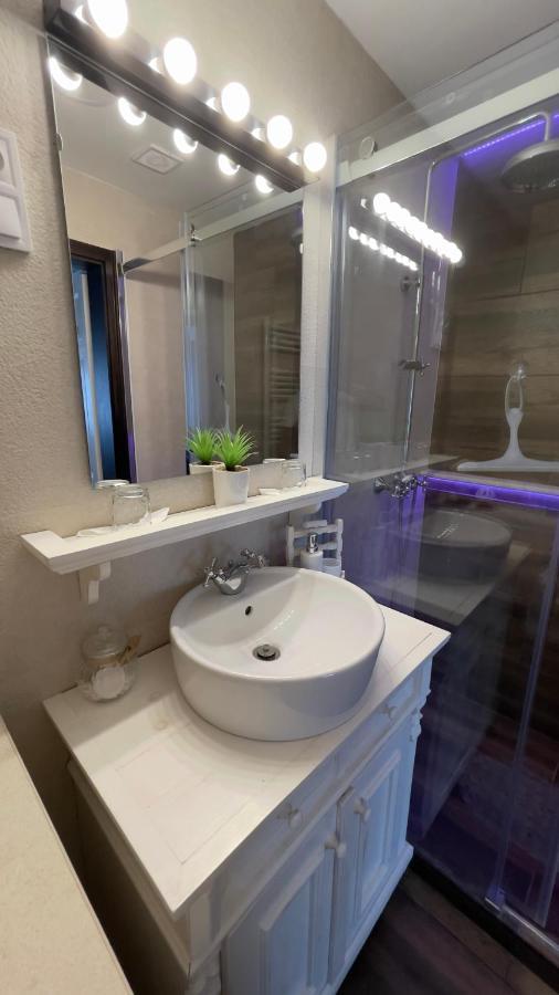 Kishaz Apartman Eger Extérieur photo