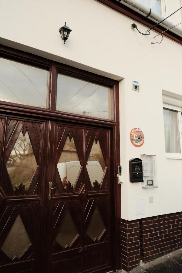 Kishaz Apartman Eger Extérieur photo